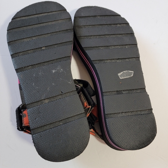 Guess Women's Avin Strappy Platform Sandals Sz 7 Camo Casual Y2K Outdoor Comfy - Picture 8 of 10